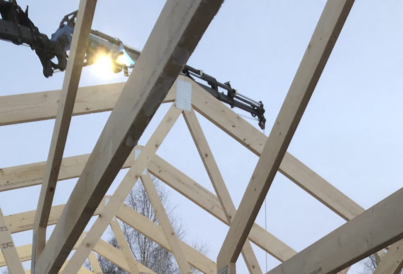 Finns som stöttande vägledare under upphandlingen och deltar i flertalet byggmöten under själva byggnationen. Allt för att hålla ihop den arkitektoniska visionen.